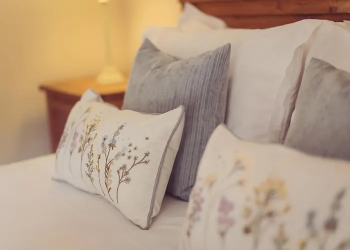Longlands Inn & Cottages